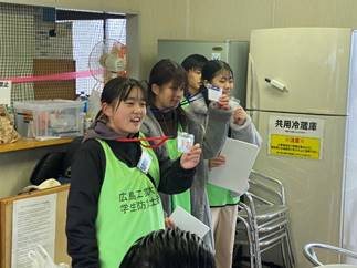 �l, ����, �q��, ���N ���܂܂�Ă���摜

�����I�ɐ������ꂽ����