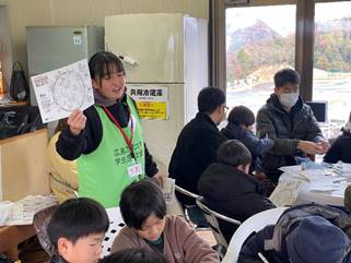 �l, ��, ����, �q�� ���܂܂�Ă���摜

�����I�ɐ������ꂽ����