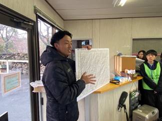 �l, �L�b�`��, ����, �� ���܂܂�Ă���摜

�����I�ɐ������ꂽ����