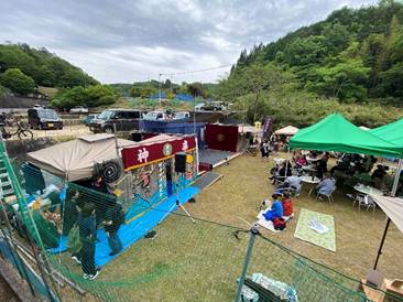 ���O, ��, �u���[, �O���[�� ���܂܂�Ă���摜

�����I�ɐ������ꂽ����