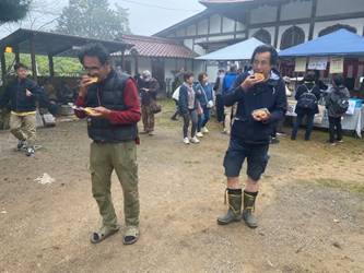 ���̏�ɗ��l�X

�Ⴂ���x�Ŏ����I�ɐ������ꂽ����