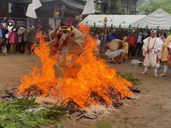 ���O, �l, ���O, �O���[�v ���܂܂�Ă���摜

�����I�ɐ������ꂽ����