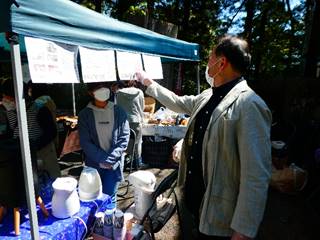 �l, �j, ���O, ���� ���܂܂�Ă���摜

�����I�ɐ������ꂽ����