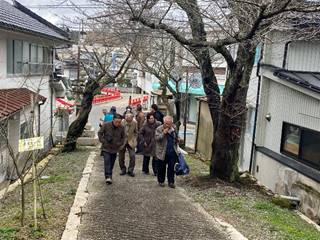 �����̑O�̕���������Ă���l����

�����I�ɐ������ꂽ����