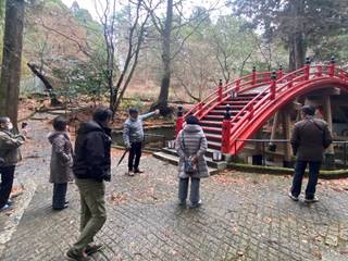 ���O, �l, ���O, �O���[�v ���܂܂�Ă���摜

�����I�ɐ������ꂽ����