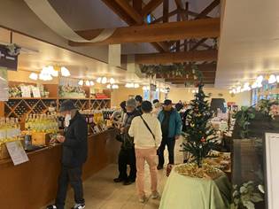 �X�̓V�䂩��Ԃ牺�����Ă��鑽���̐l����

�����x�̐��x�Ŏ����I�ɐ������ꂽ����