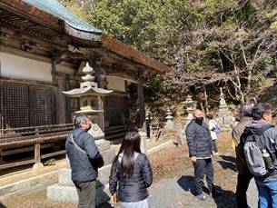 �����̑O�ɗ����Ă���l����

�Ⴂ���x�Ŏ����I�ɐ������ꂽ����