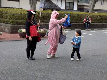 ���H, ���O, ����, �q�� ���܂܂�Ă���摜

�����I�ɐ������ꂽ����