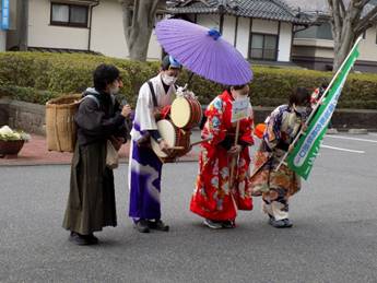 ���O, ���H, �l, ���� ���܂܂�Ă���摜

�����I�ɐ������ꂽ����