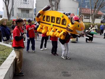 ���H, ���O, �l, ���� ���܂܂�Ă���摜

�����I�ɐ������ꂽ����