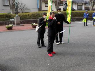 ���H, ���O, ����, �l ���܂܂�Ă���摜

�����I�ɐ������ꂽ����