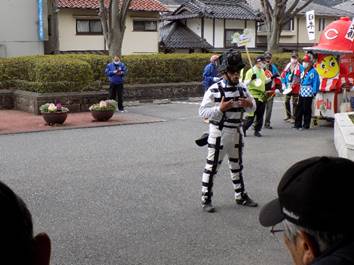 ���H, ����, ���O, �l ���܂܂�Ă���摜

�����I�ɐ������ꂽ����