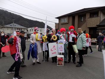 �����̑O�ɗ����Ă���l����

�����I�ɐ������ꂽ����