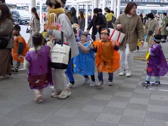 �l, �O���[�v, ����, ���O ���܂܂�Ă���摜

�����I�ɐ������ꂽ����