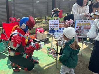 �l, ��, ����, �q�� ���܂܂�Ă���摜

�����I�ɐ������ꂽ����