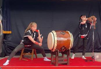 �j, ��, �g���b�N, ���� ���܂܂�Ă���摜

�����I�ɐ������ꂽ����