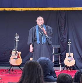 �X�e�[�W�Ŋy���e���Ă���j��

�Ⴂ���x�Ŏ����I�ɐ������ꂽ����