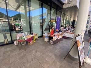 ����, �e�[�u��, �H�i, ���� ���܂܂�Ă���摜

�����I�ɐ������ꂽ����