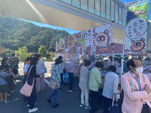 �l, �R, ����, �O���[�v ���܂܂�Ă���摜

�����I�ɐ������ꂽ����