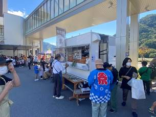 �l, ����, ���H, ���O ���܂܂�Ă���摜

�����I�ɐ������ꂽ����