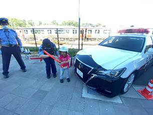 ���O, ���H, ��, �j ���܂܂�Ă���摜

�����I�ɐ������ꂽ����