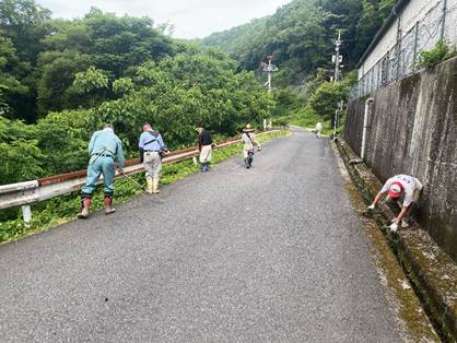 �R�̒��̓�������l�X

�����x�̐��x�Ŏ����I�ɐ������ꂽ����