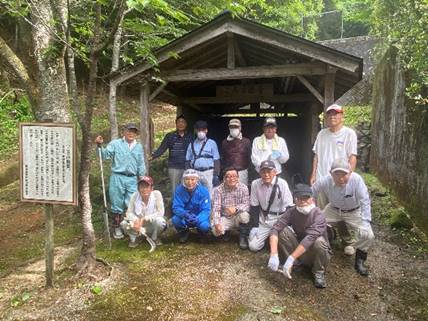 �Ƃ̑O�ɗ����Ă���q������

�Ⴂ���x�Ŏ����I�ɐ������ꂽ����