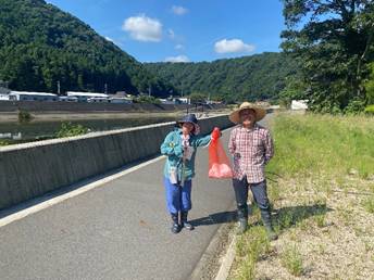 �R�̒��̓��H�𑖂鏭�N

�����x�̐��x�Ŏ����I�ɐ������ꂽ����