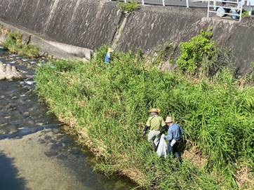 �R�̒��̓�������Ă���l����

�Ⴂ���x�Ŏ����I�ɐ������ꂽ����