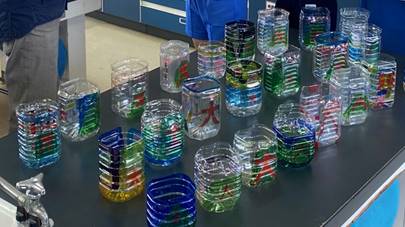 ����, �l, ����, �e�[�u�� ���܂܂�Ă���摜

�����I�ɐ������ꂽ����