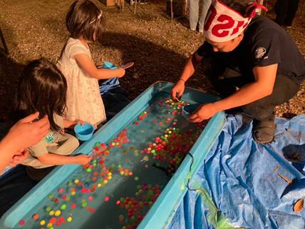 �l, �q��, �Ⴂ, ���N ���܂܂�Ă���摜

�����I�ɐ������ꂽ����