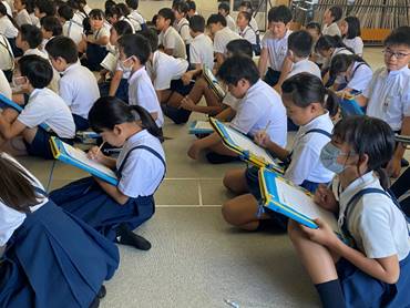 �l, ����, �O���[�v, �q�� ���܂܂�Ă���摜

�����I�ɐ������ꂽ����