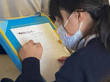 �l, ����, ����, �j ���܂܂�Ă���摜

�����I�ɐ������ꂽ����