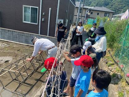 �l, ���O, ����, �O���[�v ���܂܂�Ă���摜

�����I�ɐ������ꂽ����