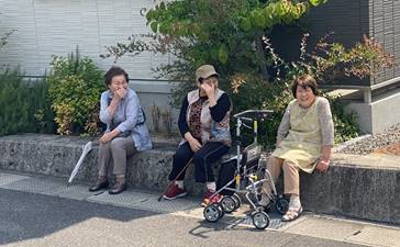 ���O, �l, ����, ���� ���܂܂�Ă���摜

�����I�ɐ������ꂽ����