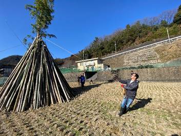 ���O, ��, �j, �� ���܂܂�Ă���摜

�����I�ɐ������ꂽ����