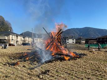 ���O, ��, ��, �R ���܂܂�Ă���摜

�����I�ɐ������ꂽ����