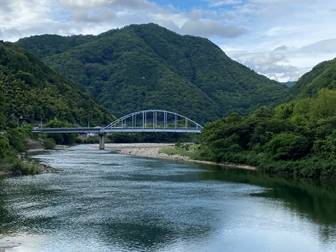 �R�̒��ɂ����

�����I�ɐ������ꂽ����