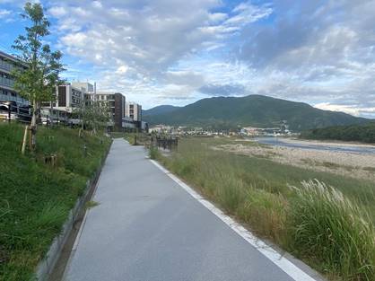 �R�̒��̓��H

�����x�̐��x�Ŏ����I�ɐ������ꂽ����