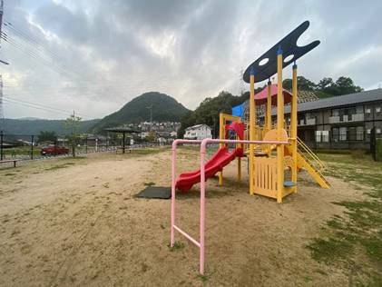 ���O, ��, ����, �`�F�A�[ ���܂܂�Ă���摜

�����I�ɐ������ꂽ����