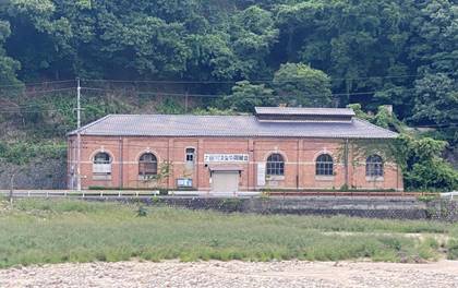 �R�̒��̉�

�����I�ɐ������ꂽ����