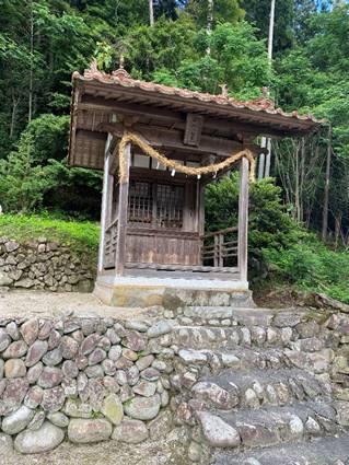 �X�̒��̐΂̌���

�����x�̐��x�Ŏ����I�ɐ������ꂽ����