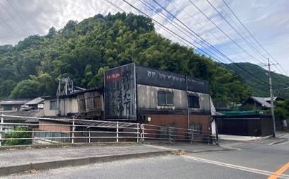 ���H, ���O, �d��, �R ���܂܂�Ă���摜

�����I�ɐ������ꂽ����