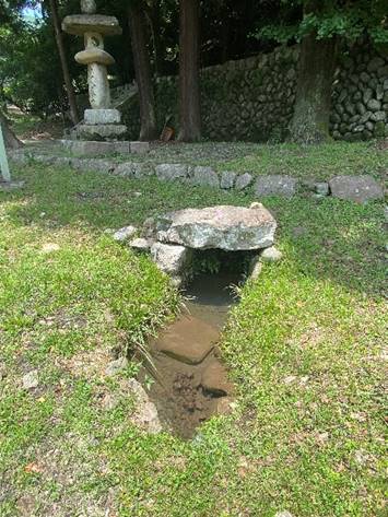 ���O, ��, ��, �O���[�� ���܂܂�Ă���摜

�����I�ɐ������ꂽ����